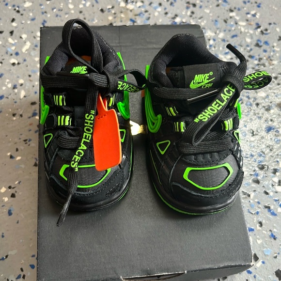 Nike kids off-white sneakers - Picture 1 of 8
